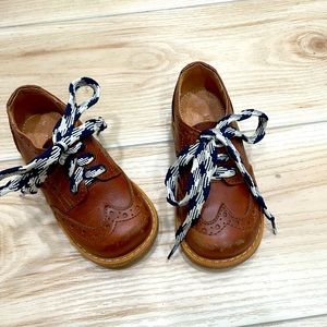 Mikoleon Oxfords EUC